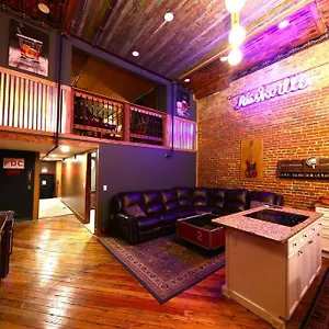  Holiday home Broadway: The Speakeasy 4br/2bth 2200sf Grnd Lvl United States