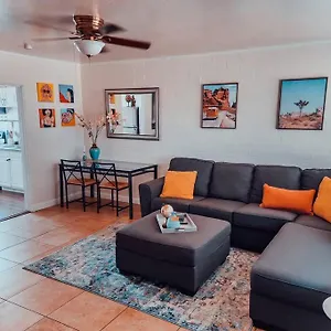  Holiday home *free Parking Near Strip Cozy 2br Side: A United States